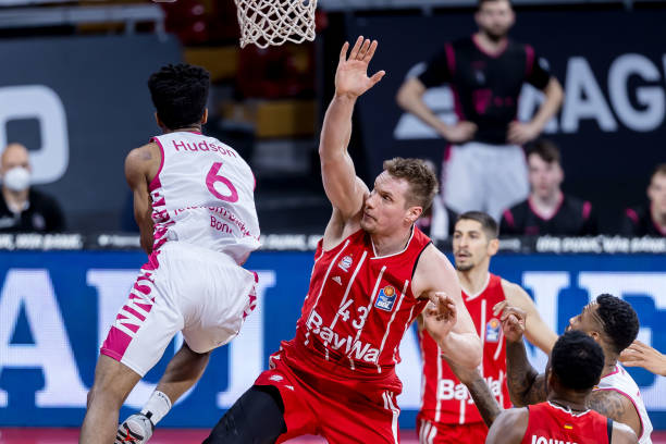 西甲 第2轮，皇家奥维耶多0比3皇马